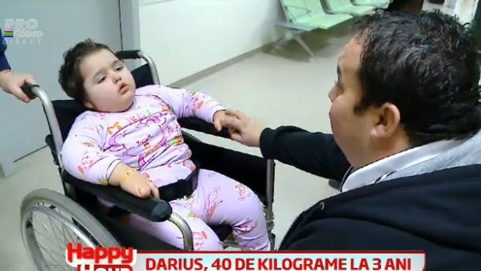 Povestea lui Darius, baietelul de 3 ani care cantareste dublu fata de alti copii de varsta lui
