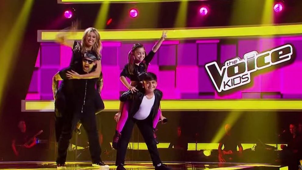 Juratii au urcat pe scena si au incercat sa le imite coregrafia! Micutii care au facut show la The Voice Kids