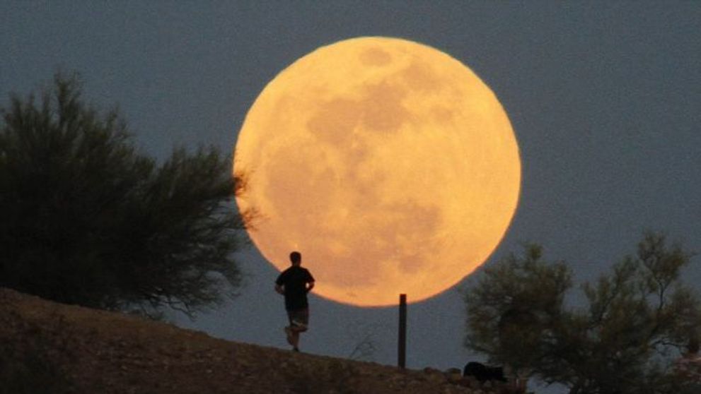 SuperLuna din 23 iunie: Luna plina, mai mare si mai stralucitoare decat in oricare alta noapte din 2013