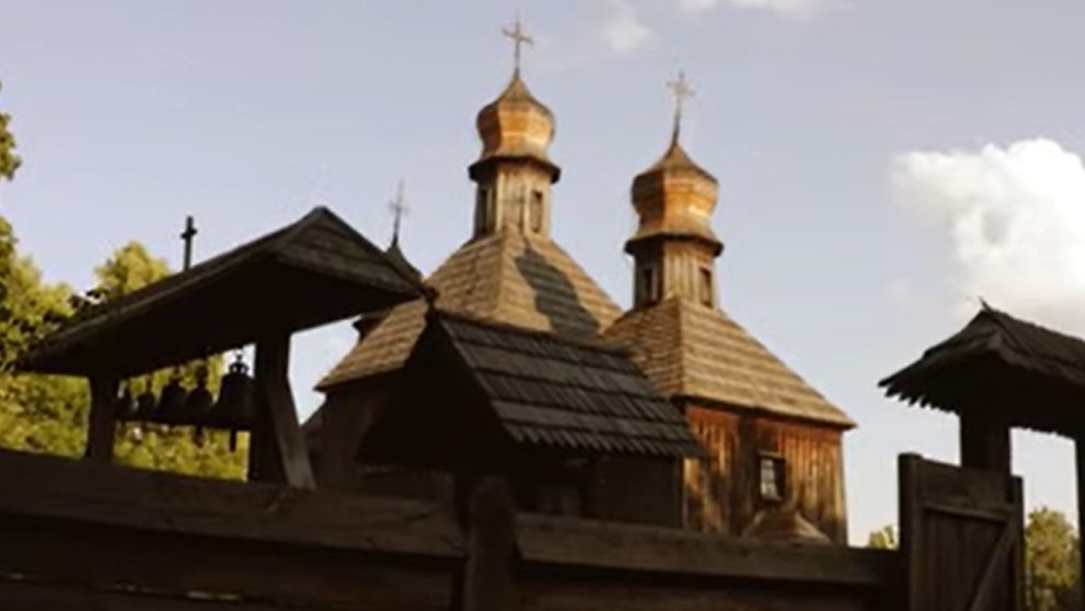 Biserica Muzeului Golești, transformată în platou de filmare pentru manele! Ce a declarat directorul instituției