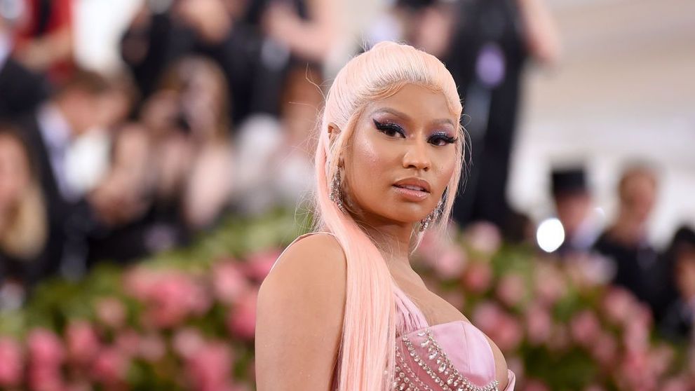 Fanii au blocat un site de încălțăminte datorită unei poze postată de Nicki Minaj. Cu ce era încălțată