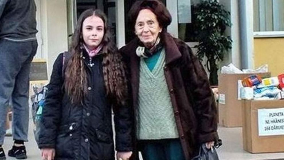 Ce note a luat fiica Adrianei Iliescu la Bacalaureat. Eliza a terminat liceul ca șefă de promoție