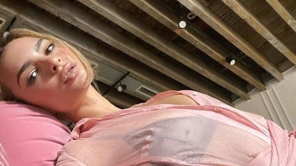 Fotografia de 1,5 milioane de like-uri postată de Emily Ratajkowski pe Instagram! Apariție de infarct în costum de baie