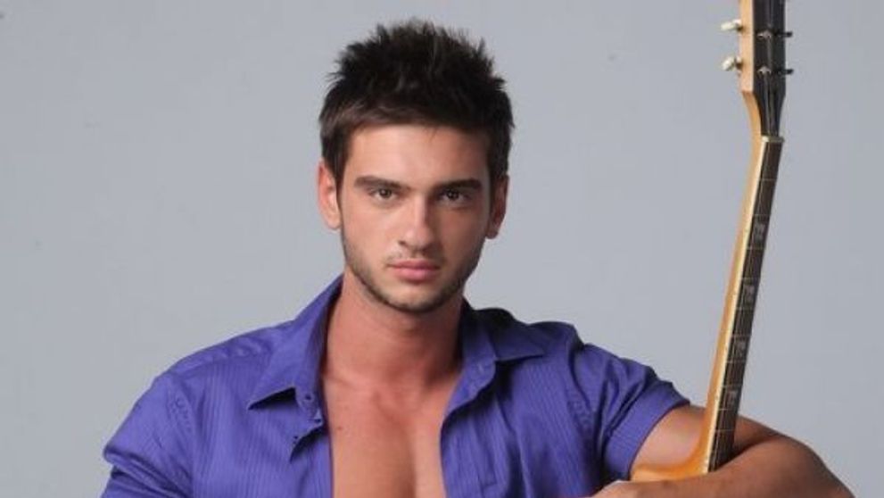 Dorian Popa se afiseaza tot mai des alaturi de cea mai recenta cucerire, o blondina super sexy. Cum au fost surprinsi cei doi de Paste