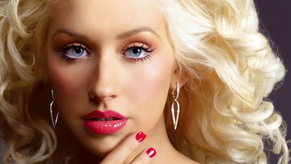 Christina Aguilera se dezbraca pentru primul pictorial de cand a slabit. Cum arata cu adevarat corpul vedetei