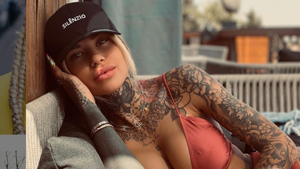 E tatuată din cap până în picioare și s-a iubit cu fotbaliști celebri. Cine e noua cucerire a lui Zoe Cristofoli