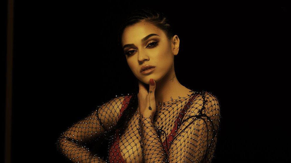 Karmen lanseaza piesa “Lock My Hips” featuring Krishane, prima colaborare cu un artist international