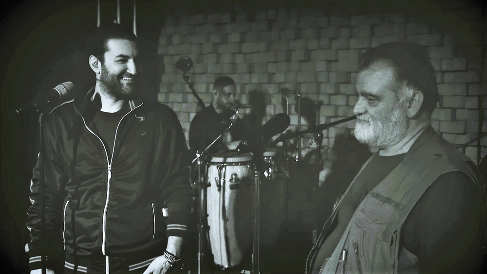 Smiley canta in duet cu Alexandru Andries