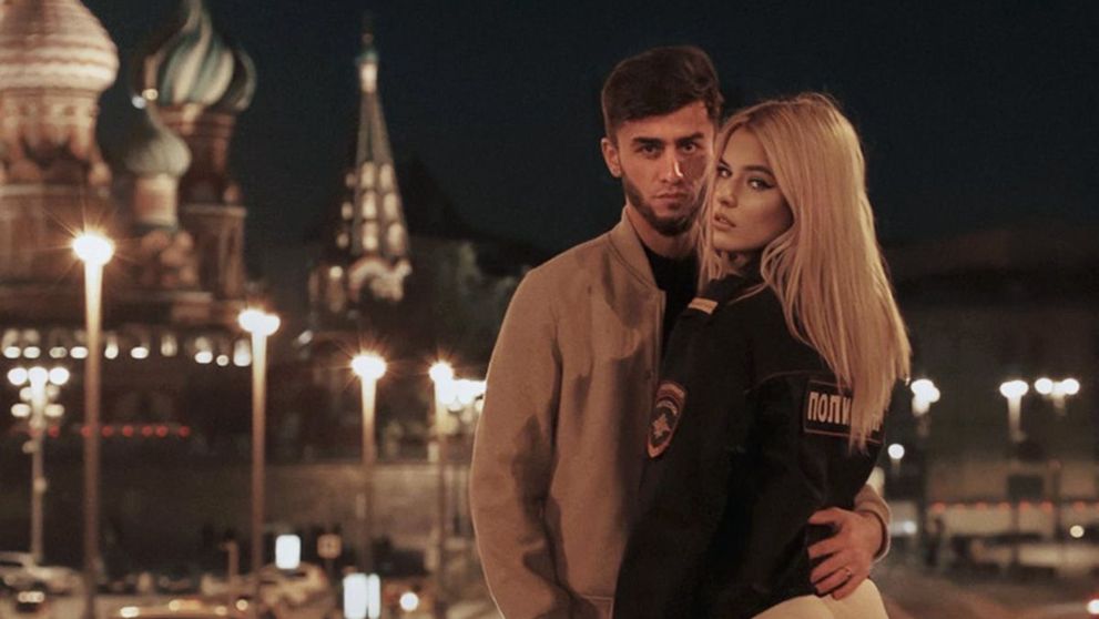 S-au trezit după gratii din cauza unei fotografii postate pe Instagram. Cum s-au pozat doi tineri în fața unei biserici