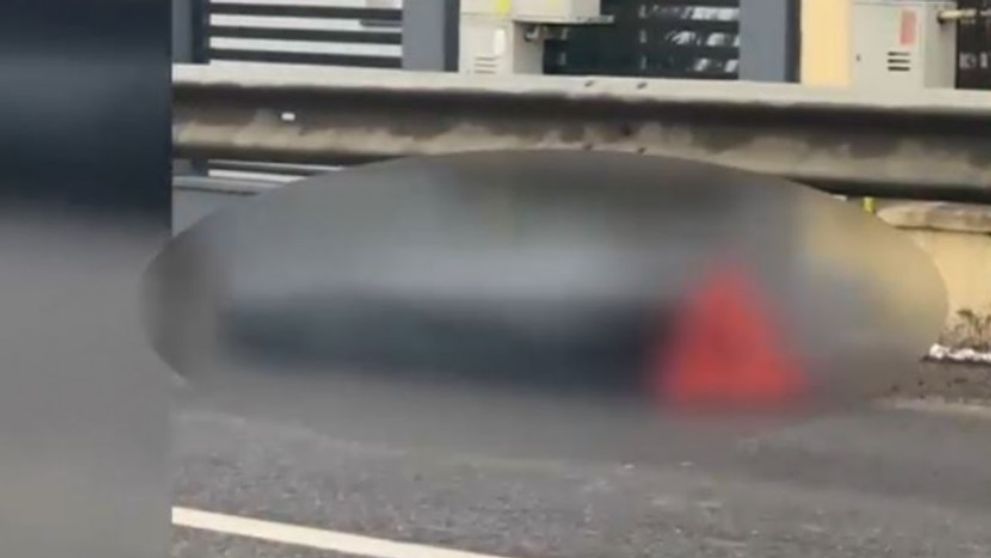 Incident macabru pe o șosea din România! Un cadavru a fost pierdut pe drum. Cum a fost posibil? VIDEO