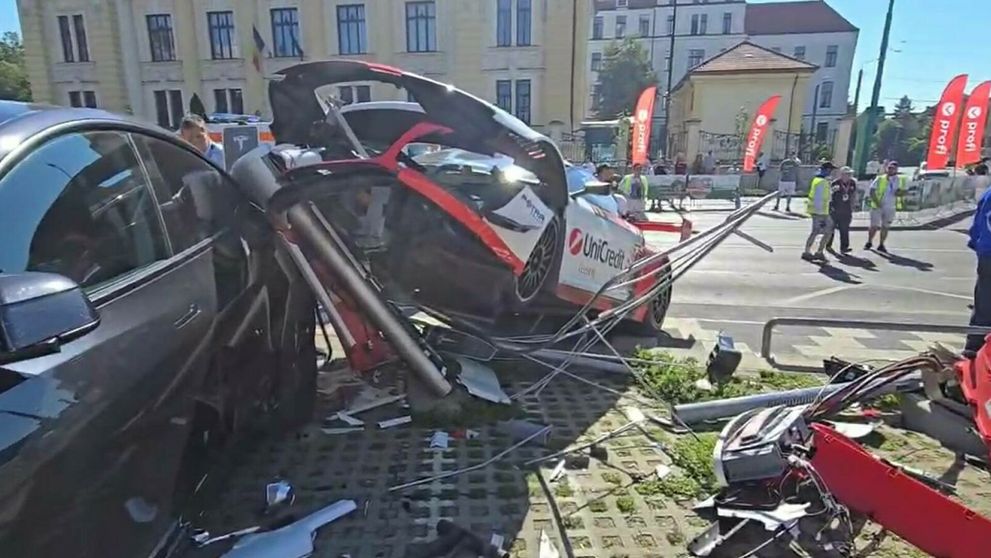 Fiul lui Mihai Leu, implicat într-un accident grav la Timișoara. Mașina lui a spulberat un parapet de beton. Copilotul, transportat de urgență la spital