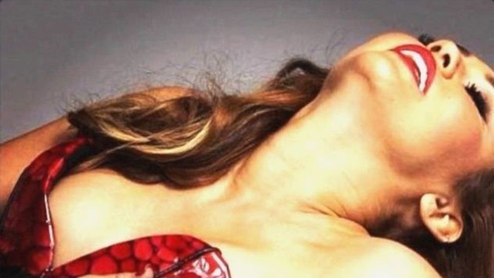 Miley Cyrus, din ce in ce mai GOALA. Vezi cel mai indraznet pictorial al ei de pana acum: <span style=