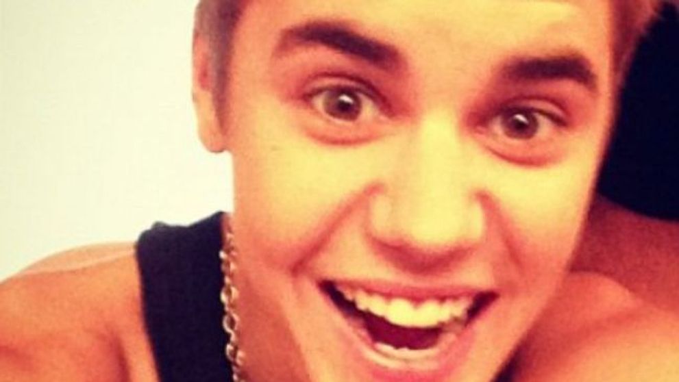 Justin Bieber, filmat in pat cu o bruneta provocatoare. Imaginile pe care cantaretul le va regreta - VIDEO