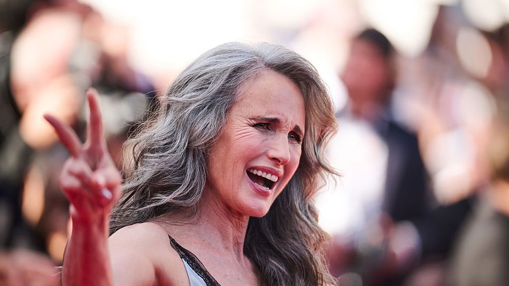 Frumusețe naturală la Cannes: Andie MacDowell, la 67 de ani: nevopsită, nebotoxată și cu un machiaj discret pe covorul roșu
