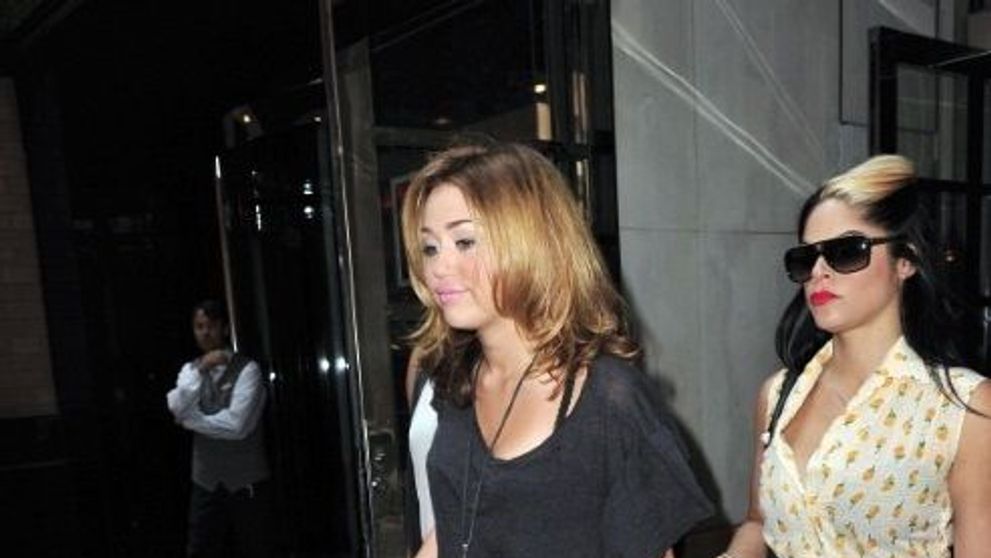 Miley Cyrus pare ca si-a marit buzele cu botox! Tu ce crezi? FOTO