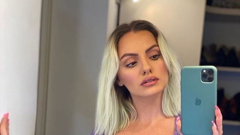 Alexandra Stan, topless pe litoralul românesc! Imaginile cu artista la plajă au ajuns pe internet