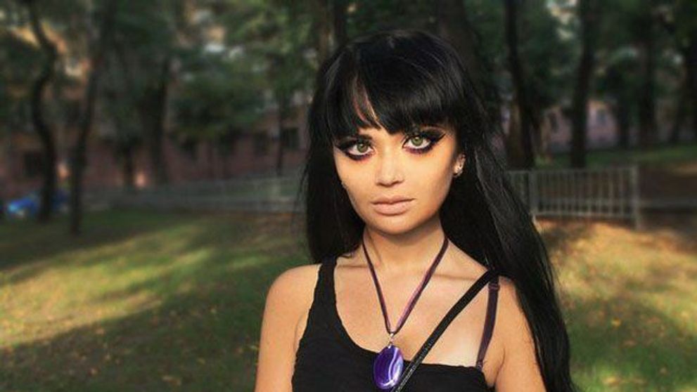 Varianta bruneta a papusii Barbie pretinde ca nu si-a facut nicio operatie estetica. Cum arata rivala Valeriei Lukyanova: FOTO