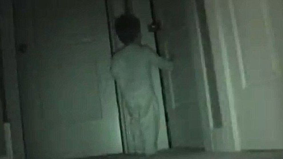 Ce se intampla cand parintii isi spioneaza copiii. Un baietel de 2 ani se transforma intr-un bandit simpatic dupa ce se stinge lumina