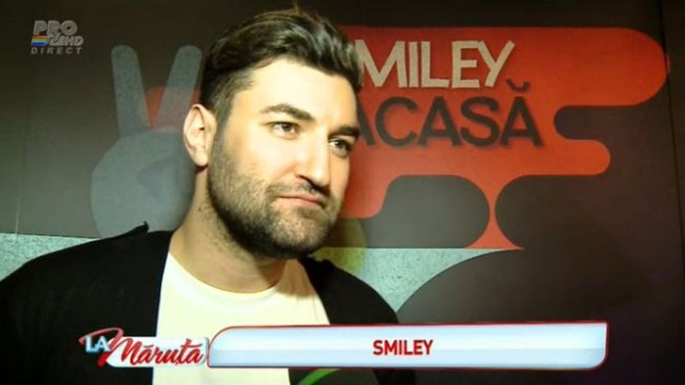 Asa mama, asa Smiley. Uite cat de bine seamana artistul cu mama lui