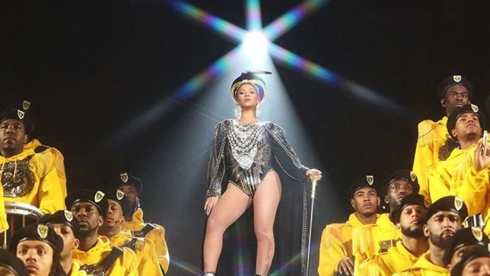Beyonce, accidente vestimentare jenante pe scena celui mai cunoscut festival din lume