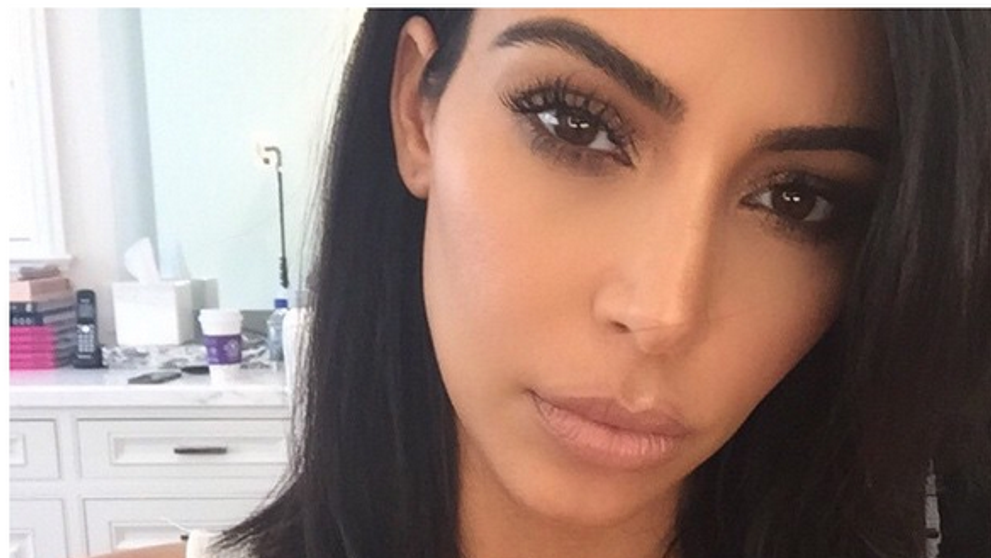 Cat plateste Kim Kardashian pentru ca fotografiile ei sa fie fara cusur. Adevarul despre selfie-urile vedetei