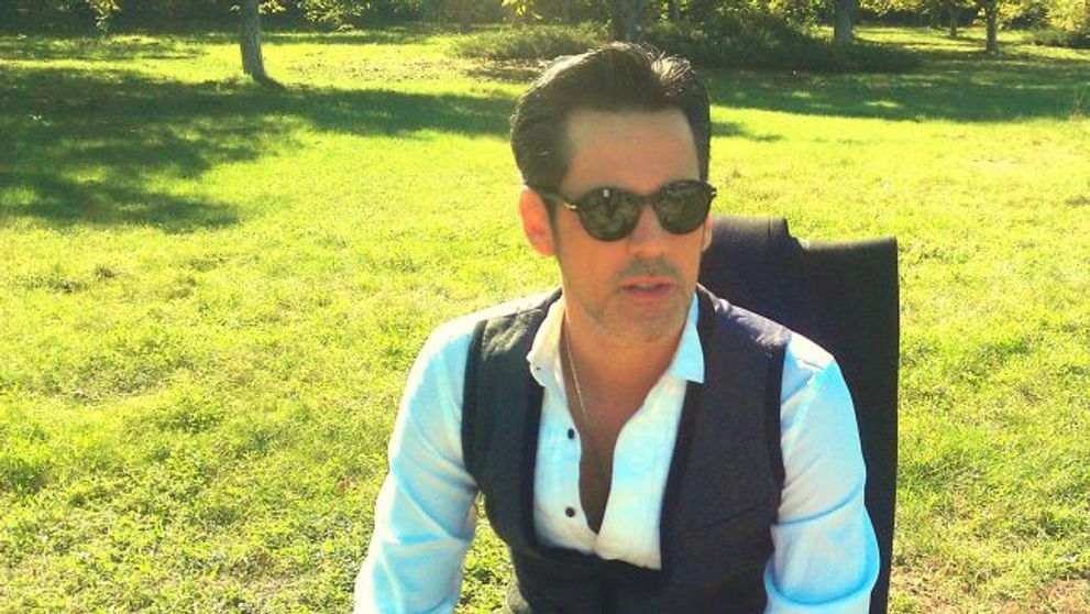 Stefan Banica are piesa noua si videoclip: “Ce e dragostea?”. <span style=