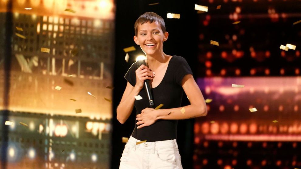 O tânără bolnavă de cancer, moment viral la America's Got Talent! A primit Golden Buzz de la Simon Cowell
