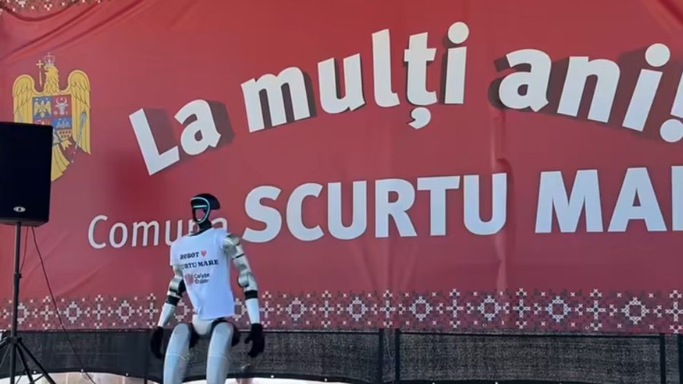 Un robot a dansat pe manele la zilele unei comune din Teleorman. Reacția oamenilor: „Nu au canalizare, nici drumuri asfaltate ...”