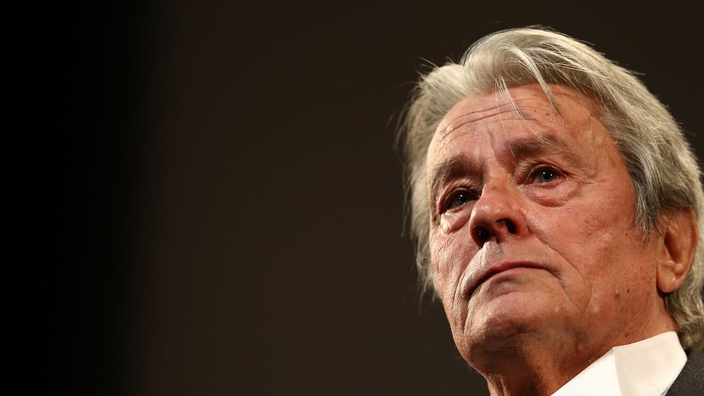 Iubita lui Alain Delon, umilită de copiii actorului. De ce i-au interzis să participe la înmormântare: 