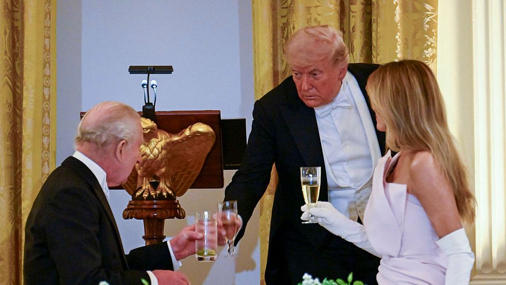 Ce cadou istoric i-a dat Regele Charles lui Trump, înainte de a-i face pe toți de la cina de stat să râdă cu o glumă piperată