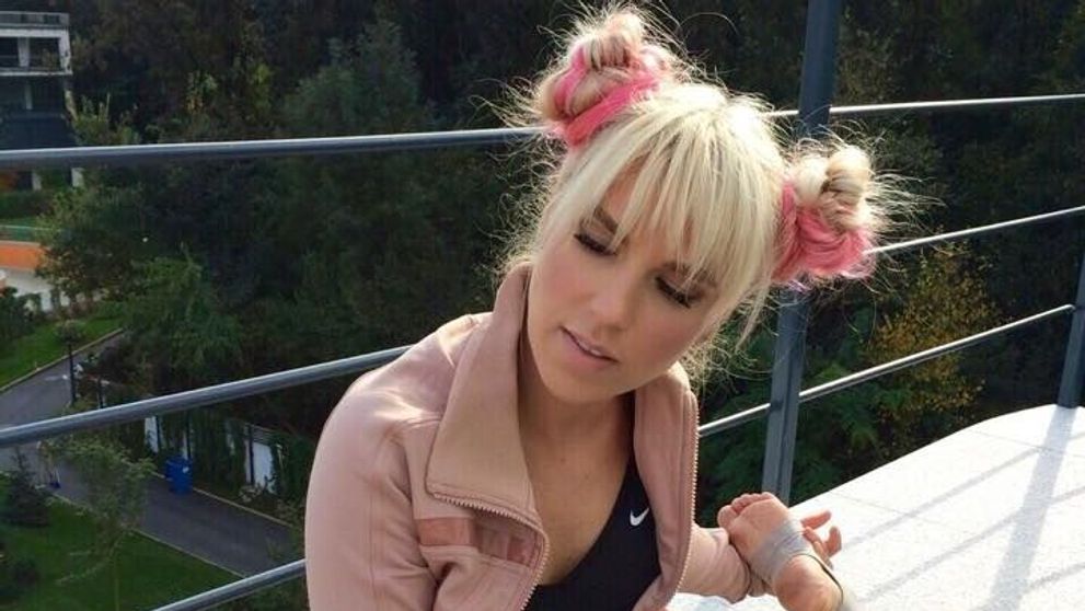 Corina nu mai arata deloc asa. Schimbarea de look la care a apelat in urma cu putin timp