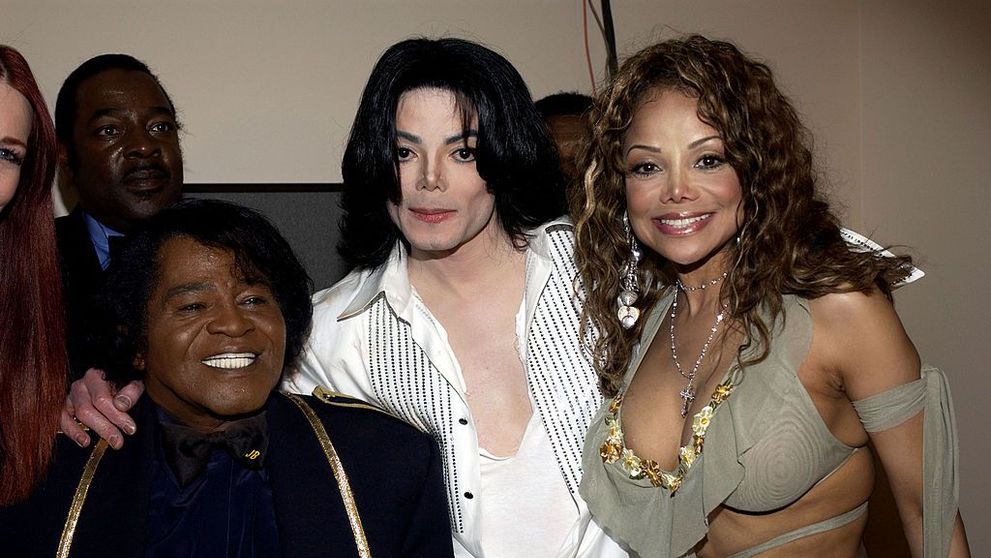 Seamănă izbitor cu fratele Michael. Cum au transformat-o operațiile estetice pe La Toya Jackson