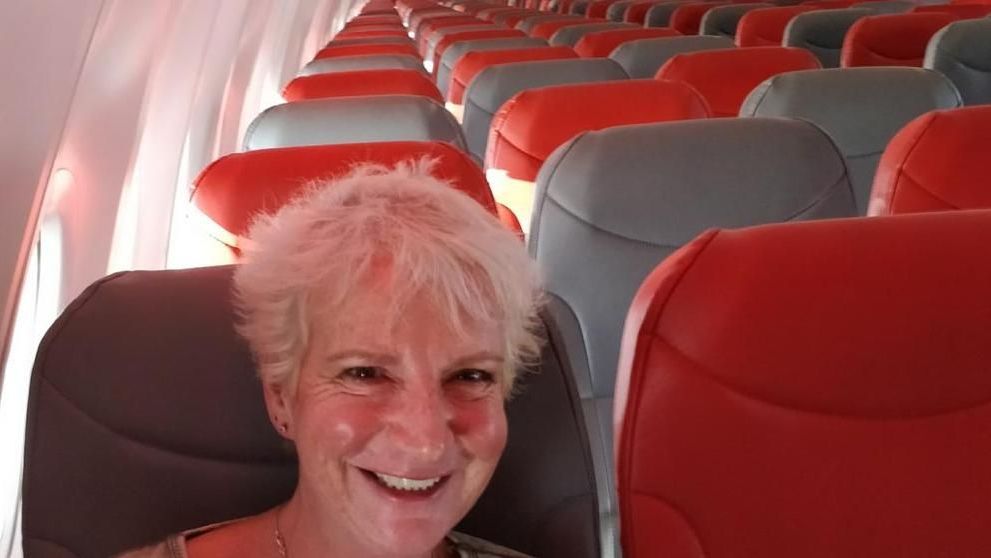 O femeie s-a trezit singura in avion in cursa spre Grecia. Ce decizie a luat pilotul cand a vazut ca are doar un pasager