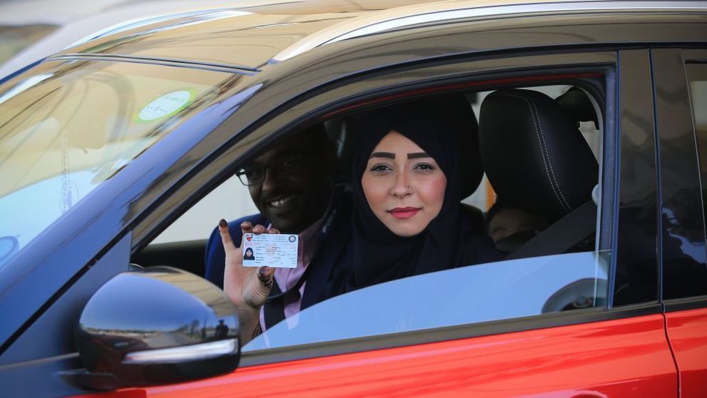 Prima dată la volan în țara lor. Reacția femeilor celebre din Arabia Saudită după ce au primit permisiunea să conducă