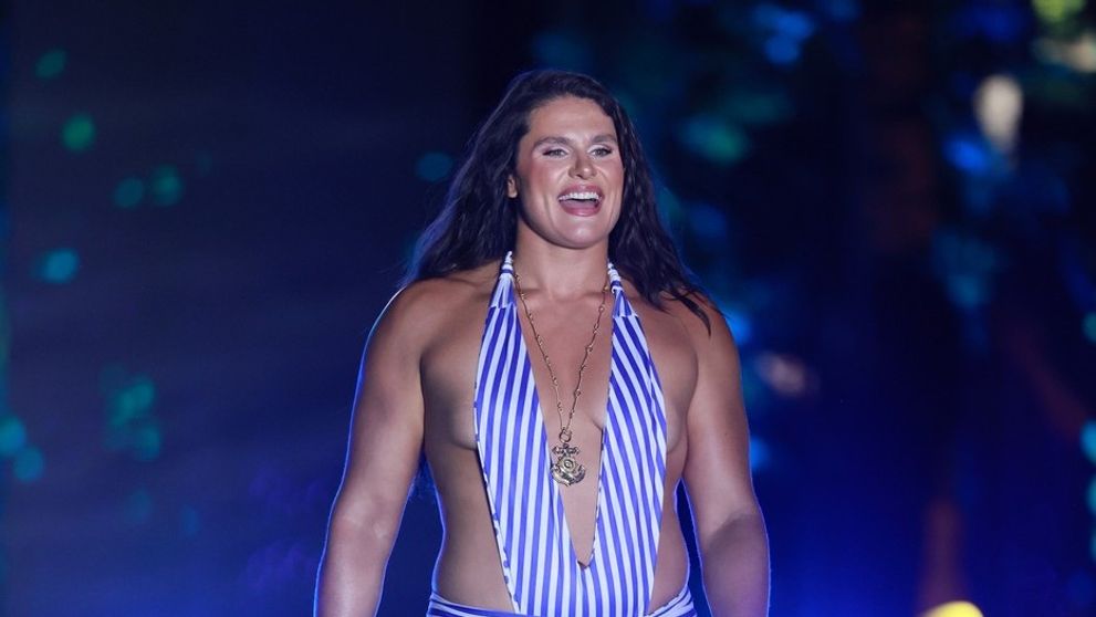 Nici medalia olimpică nu a salvat-o de critici! Costumul de baie care a declanșat măcelul din comentarii: fosta sportivă, pusă la zid după apariția de la Swim Week