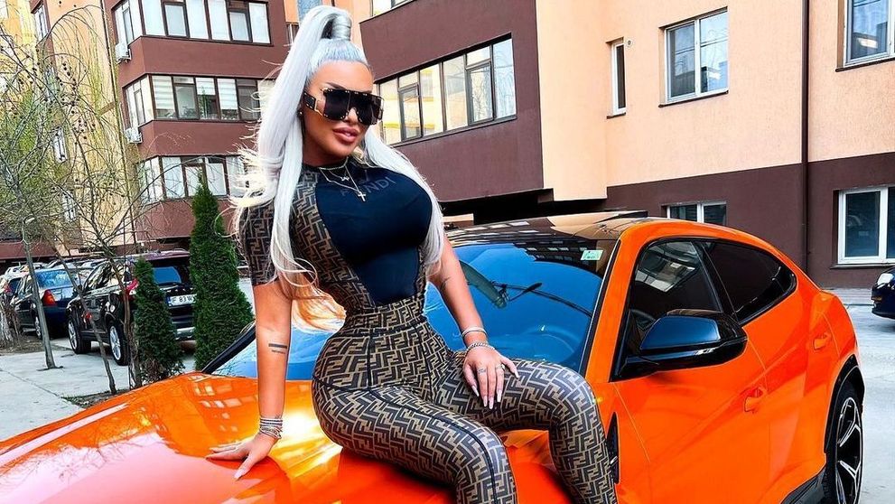 Loredana Chivu a slăbit și s-a fotografiat într-un costum de baie minuscul! Cum arată acum vedeta