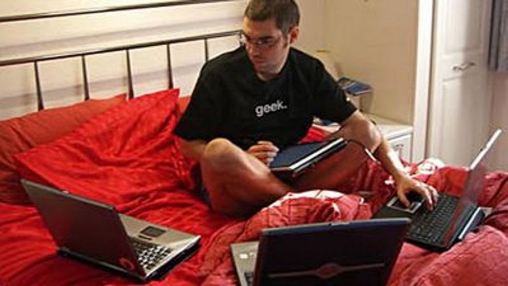 11 semne ca esti dependent de computer! FOTO