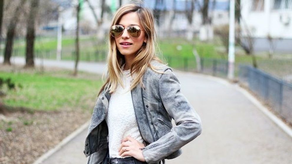 Nu are pic de burtica, desi a nascut in urma cu doar o luna! Dana Rogoz isi arata abdomenul intr-o bluza foarte scurta - FOTO