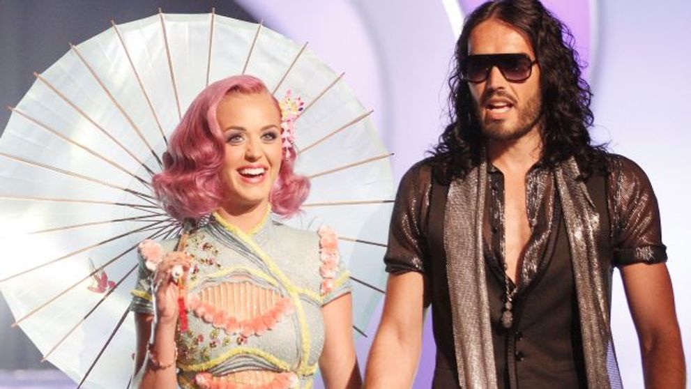 Russell Brand divorteaza de Katy Perry dupa o casnicie de 14 luni. Care este motivul despartirii: