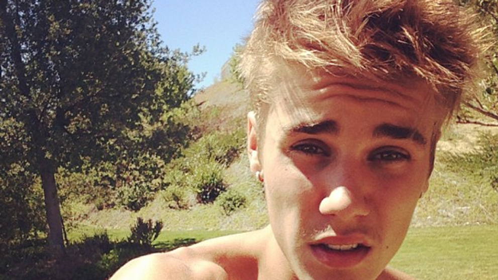 Justin Bieber si-a facut muschi in Photoshop? Fotografia care i-a amuzat pe fanii cantaretului