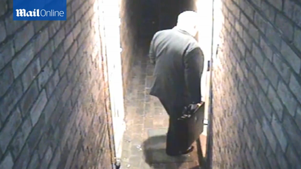 Cand s-a intors din oras a gasit trei hoti in casa lui. Gestul incredibil al unui batranel a facut inconjurul lumii. Hotii au regretat ca i-au calcat pragul
