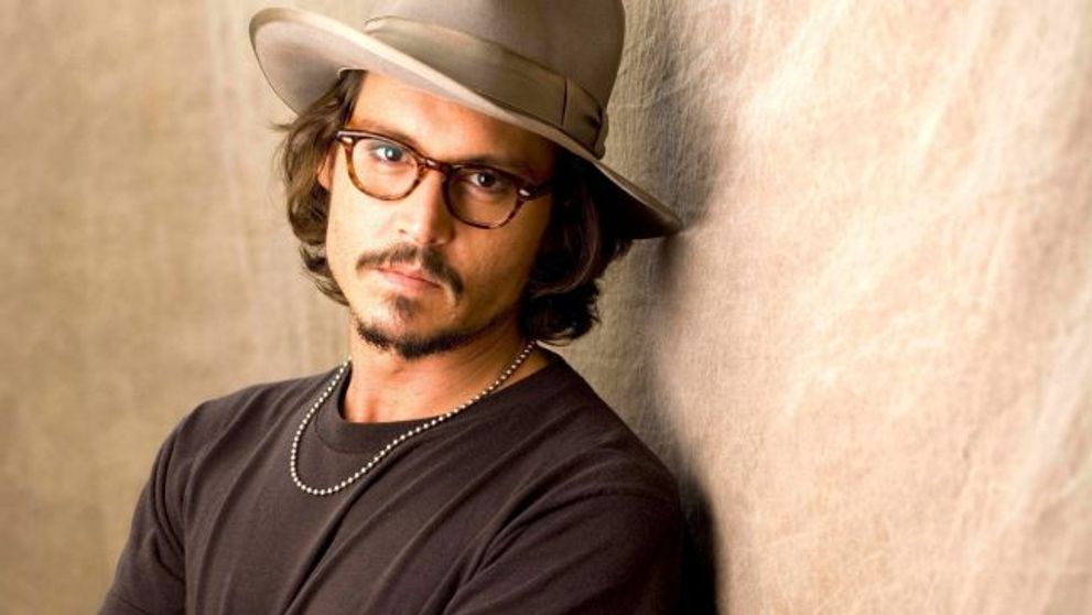 Johnny Depp a dezvaluit motivul pentru care nu apare niciodata fara ochelari: 