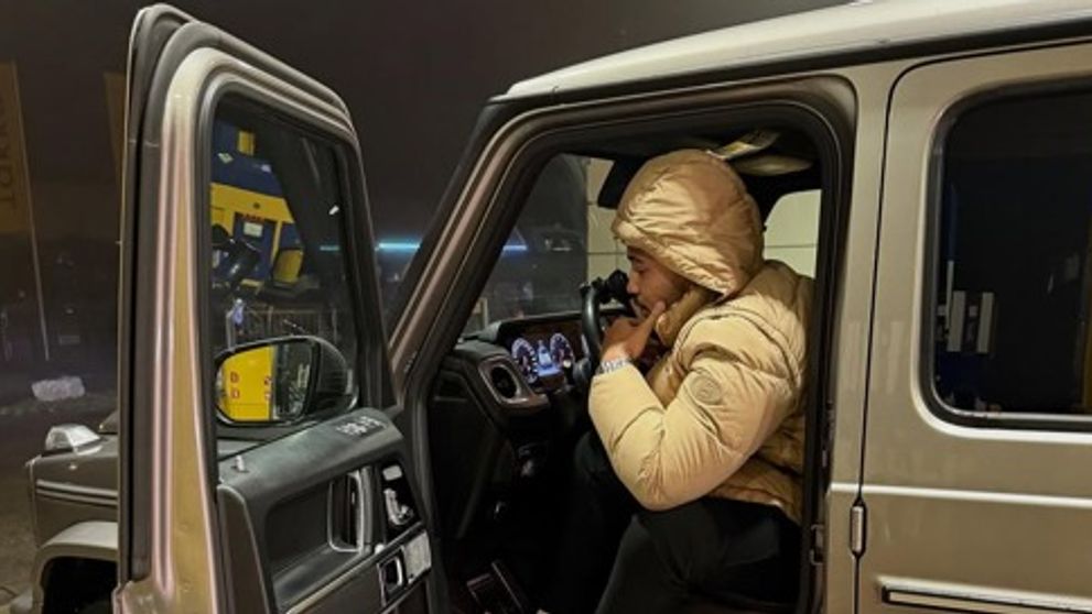 Un celebru influencer a rămas fără brațul drept după ce a căzut de la balcon, în timpul unei petreceri! Cum s-a întâmplat tragedia: „Îmi amintesc că m-am trezit în spital”