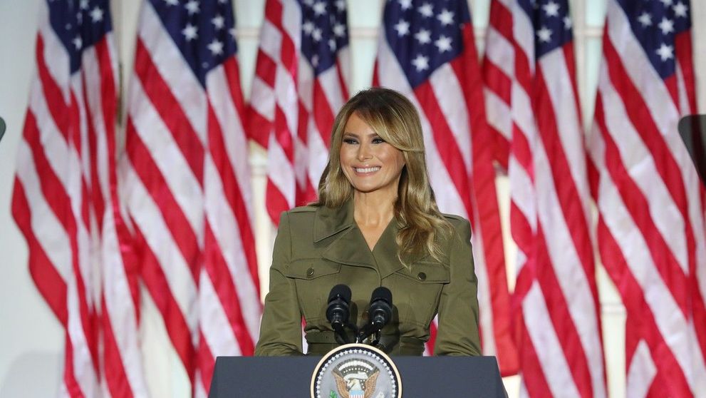 Cardi B, scandal imens cu Melania Trump! A postat pe net poze nud cu Prima Doamnă a SUA