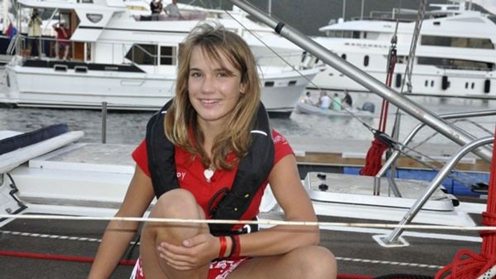 Are 16 ani si este cea mai tanara navigatoare care <span style=