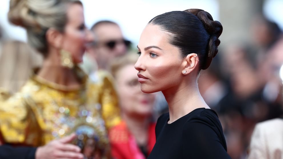 „Cea mai frumoasă fată din lume” a atras toate privirile la Paris. Fanii nu și-au putut lua ochii de la Thylane Blondeau