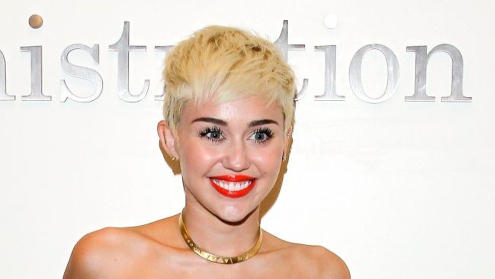 Adevarul despre nunta lui Miley Cyrus. Tatal cantaretei a dat-o de gol intr-un interviu