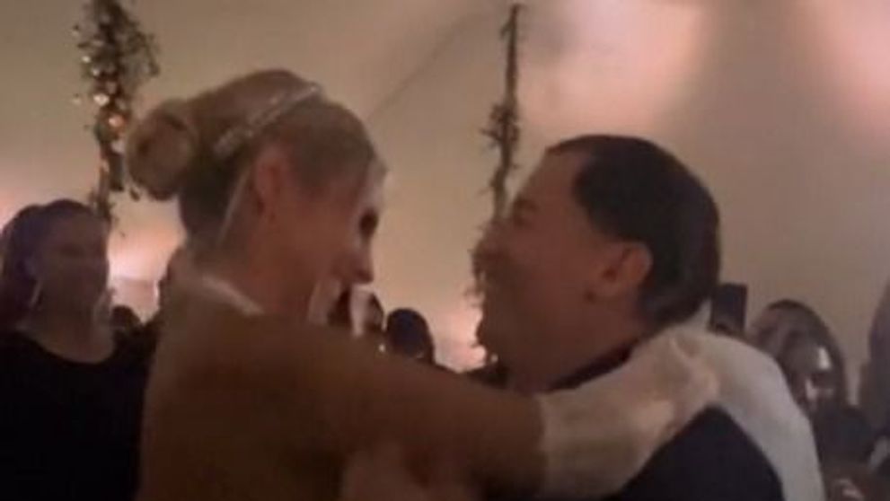VIDEO Un cuplu proaspăt căsătorit a făcut senzație pe TikTok datorită dansului din noaptea nunții