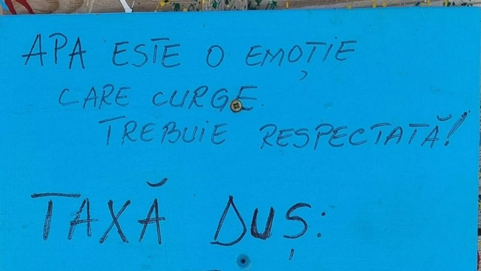 După taxa de cearșaf pe plajă, în Mamaia a apărut „taxa de duș”! Cât plătești să te speli - FOTO