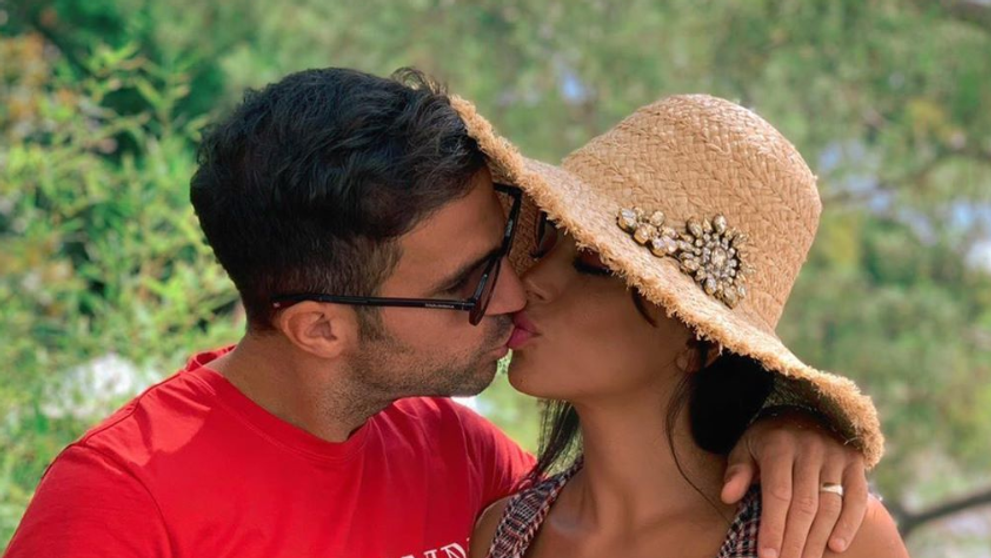 Cesc Fabregas și soția sa, surprinși la plaja, în Saint-Tropez. Cum a impresionat Daniella în costum de baie